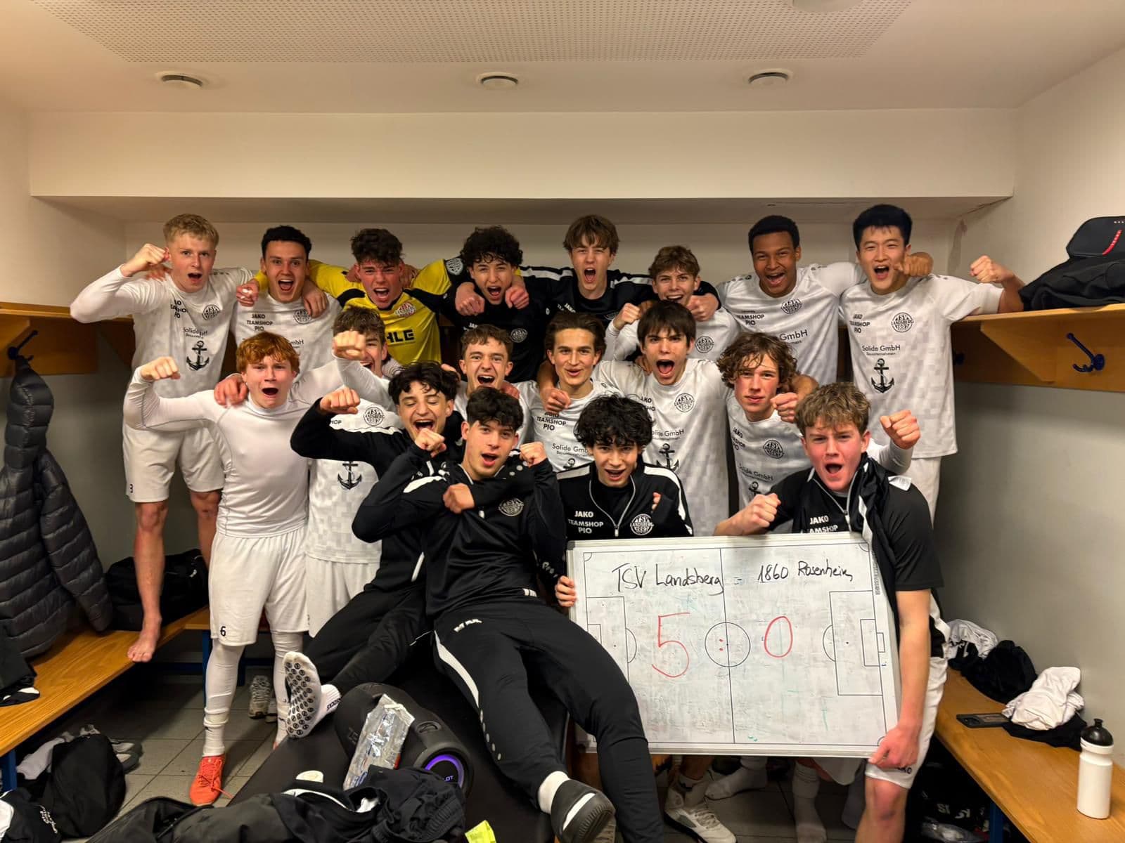 U17 zerlegt Rosenheim IV — 5:0 zum Freitagabend